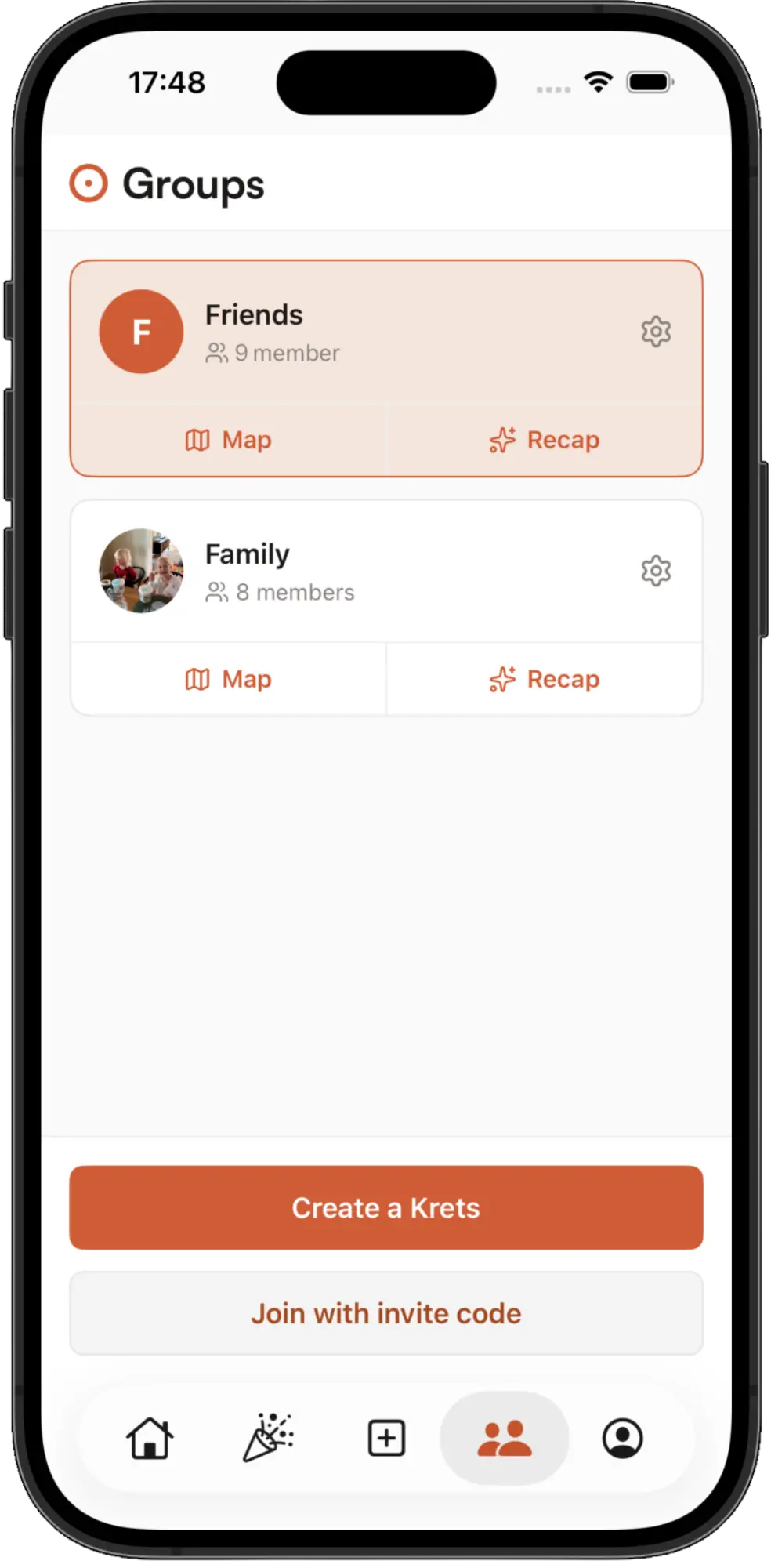 Groups screen showing Friends and Family circles